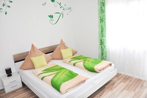 1 bedroom, desk, iron/ironing board, internet