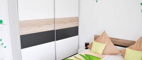 1 bedroom, desk, iron/ironing board, internet