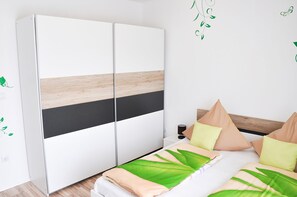 1 bedroom, desk, iron/ironing board, internet - Short Street Apartments - Kaštel Štafilić - Apartment 3 (Kaštel Štafilic)