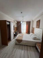 Minibar, caja fuerte, escritorio y wifi gratis