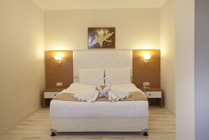 Suite junior | Minibar, caja fuerte, escritorio y wifi gratis