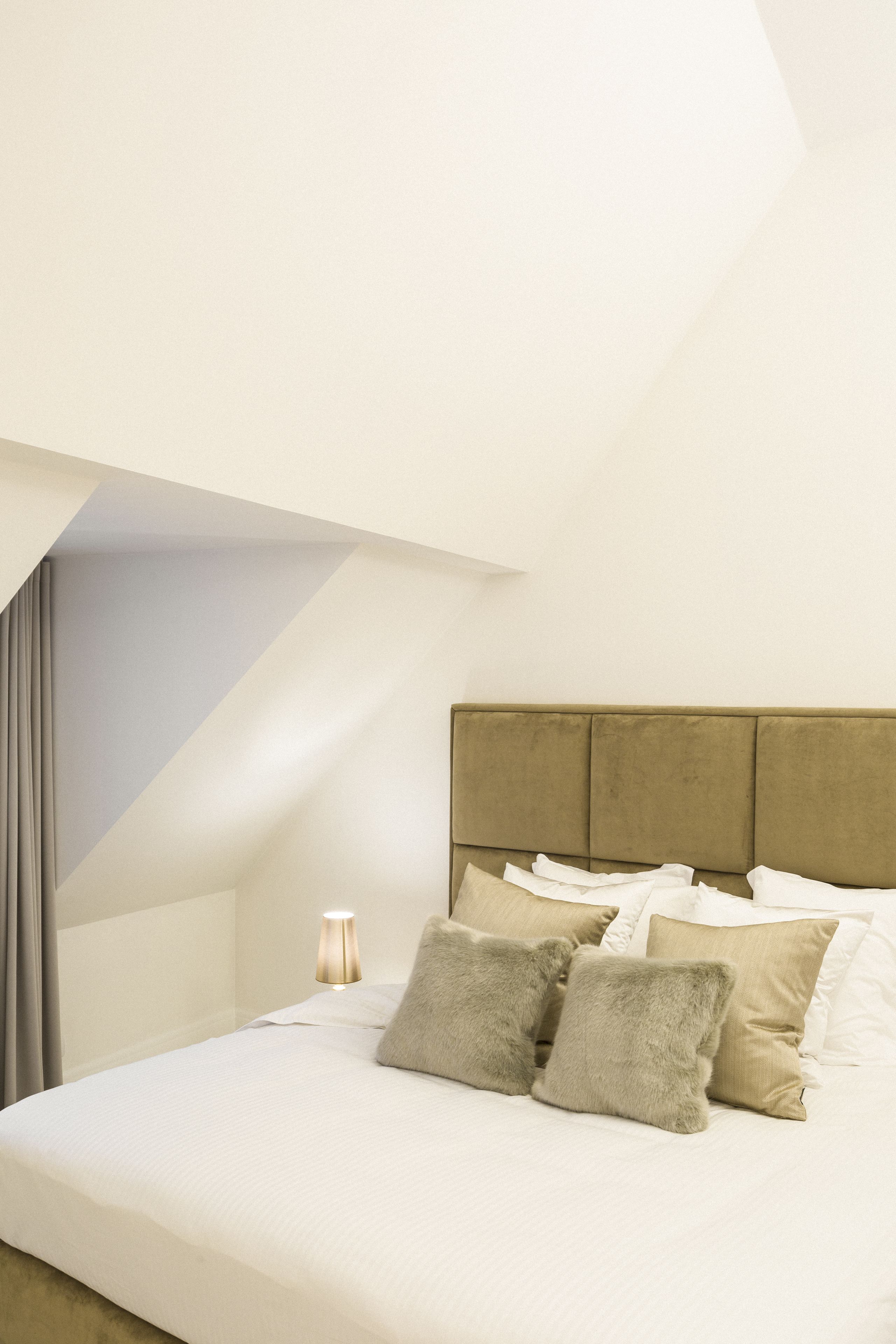 presidential suite, 1 king bed (suite 8) | in-room safe, desk, blackout curtains, soundproofing