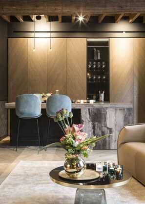 Executive Suite, 1 King Bed, Accessible, Kitchenette (Suite 1) | 1 bedroom, in-room safe, desk, blackout drapes - de Gulde Schoen (Antwerp)
