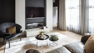 Deluxe Suite, 1 King Bed (Suite 5) | 1 bedroom, in-room safe, desk, blackout drapes