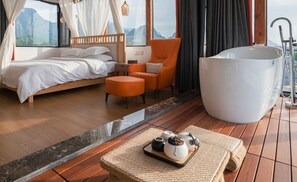 Superior Double Room, Mountain View | Peralatan tempat tidur premium, gebar bulu kapas