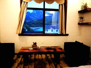 Premium bedding, down comforters, blackout drapes, soundproofing - Tian's Resort (Zhangjiajie)