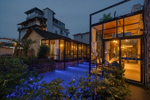 Breakfast, lunch, dinner served; Chinese cuisine  - Tian's Resort (Zhangjiajie)