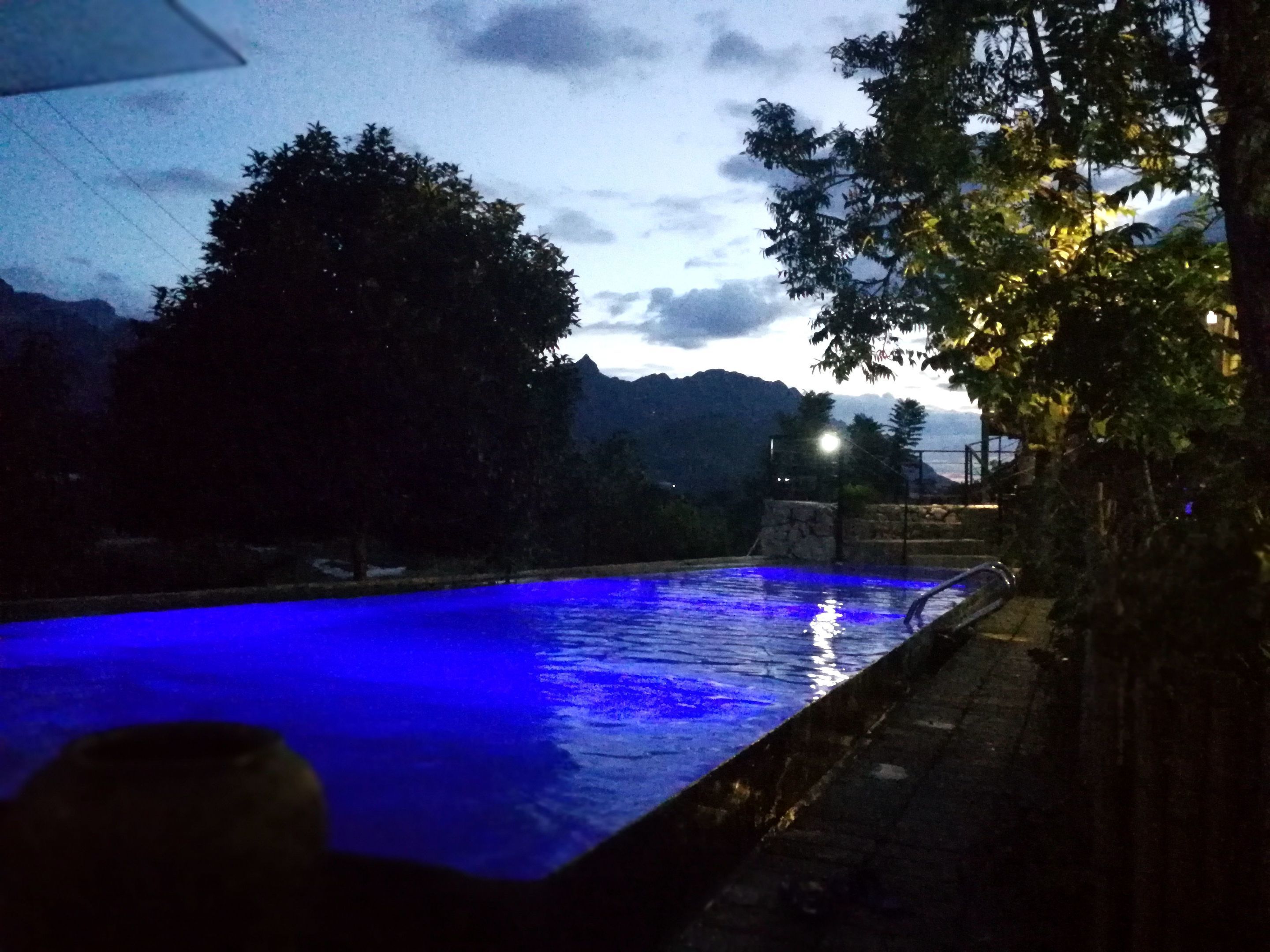 Kolam renang indoor/outdoor