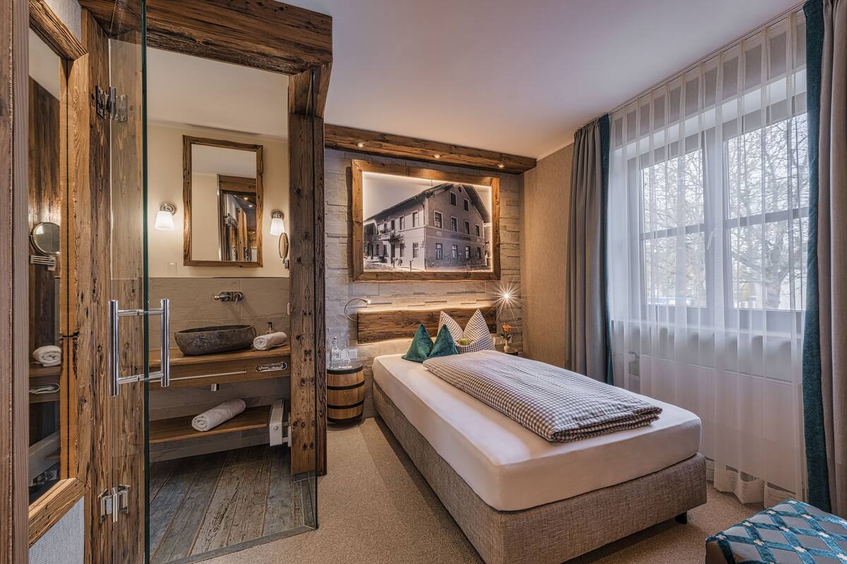 Singola Premium | Biancheria da letto ipoallergenica, una scrivania, postazione laptop