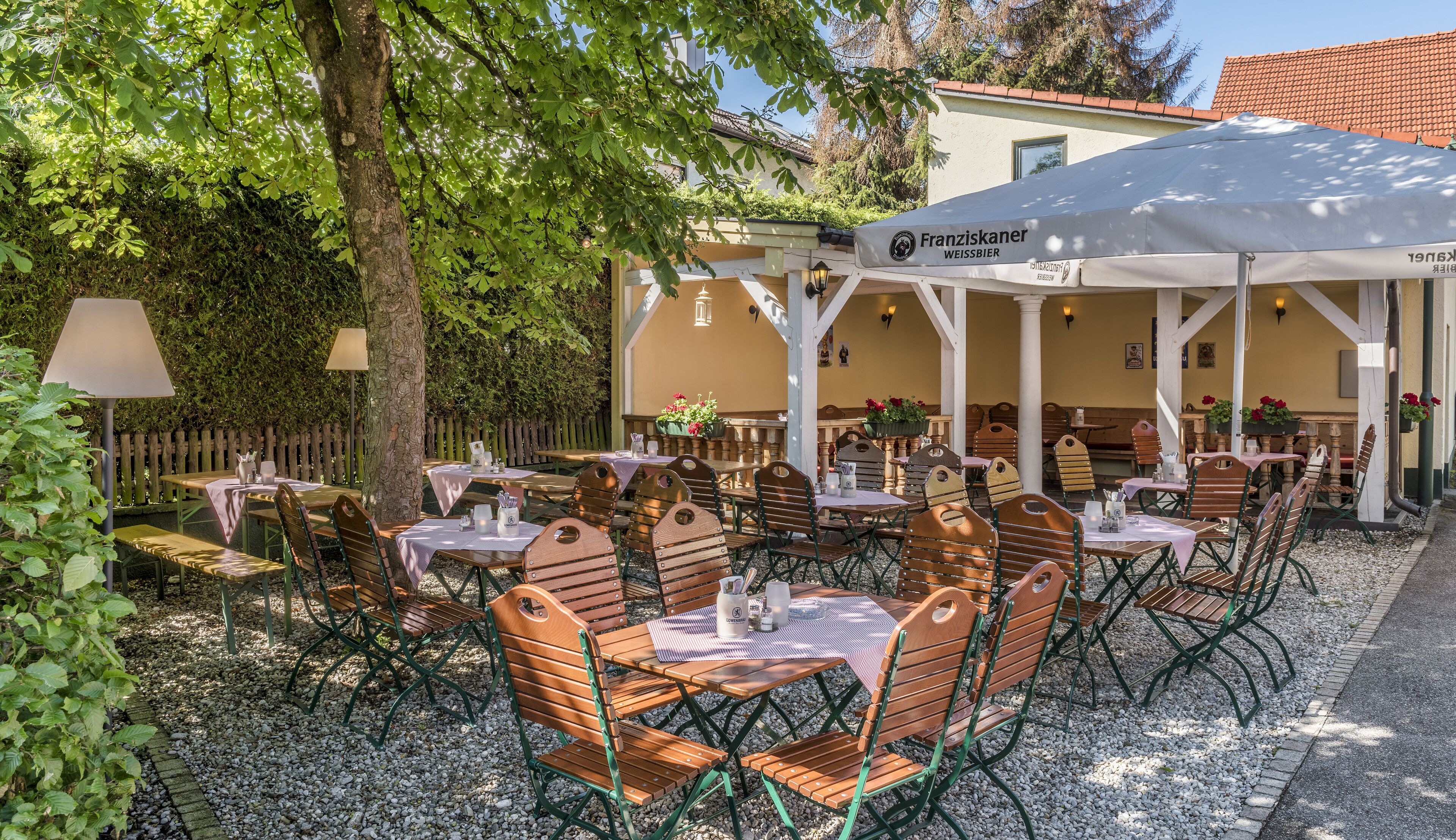 Se sirven desayunos, almuerzos y cenas; cocina local