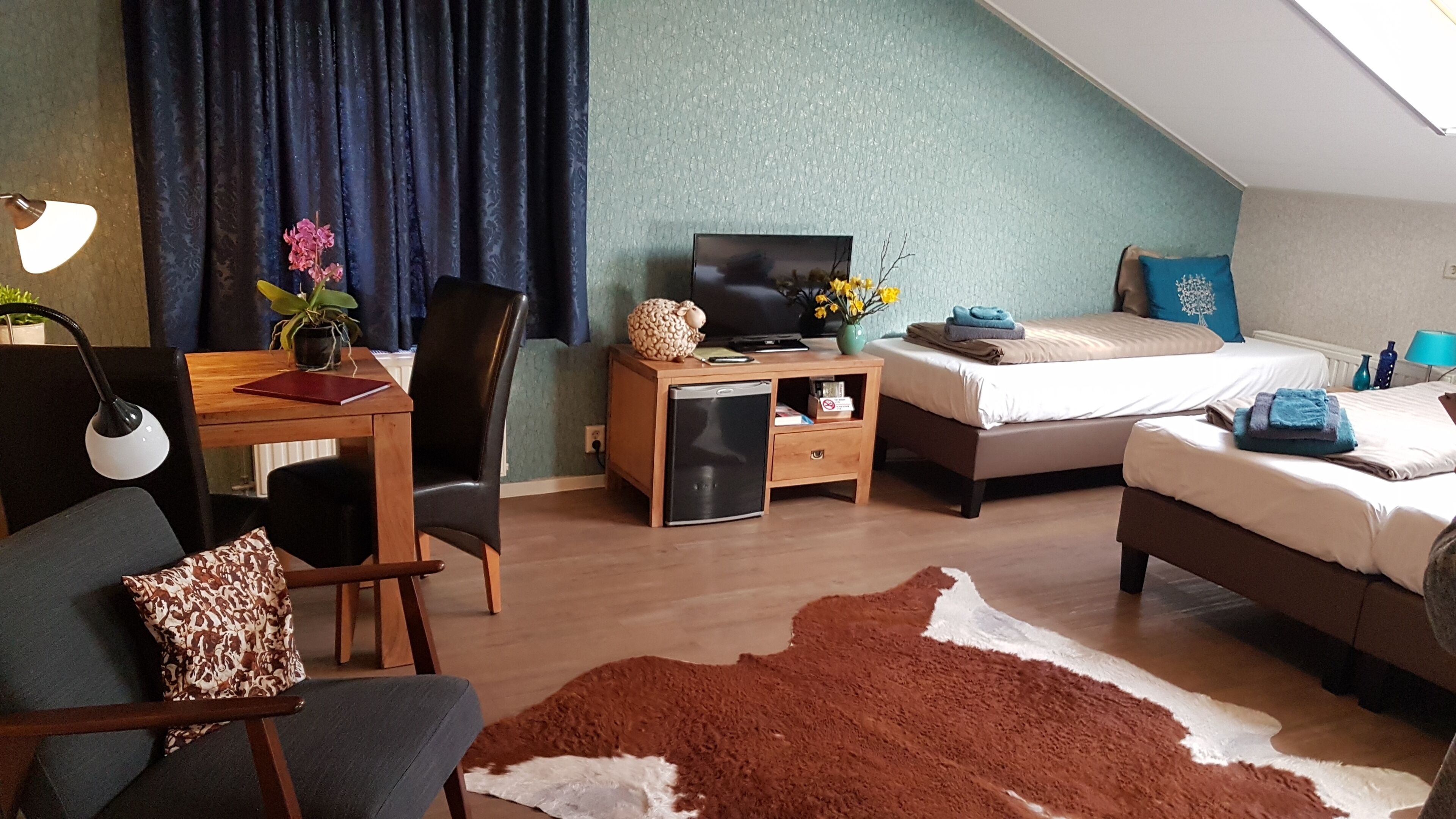 Free minibar, in-room safe, desk, laptop workspace