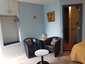 コンフォート スタジオ シングルベッド 2 台 | ミニバー (無料)、セーフティボックス (室内)、デスク、ノートパソコン用作業スペース