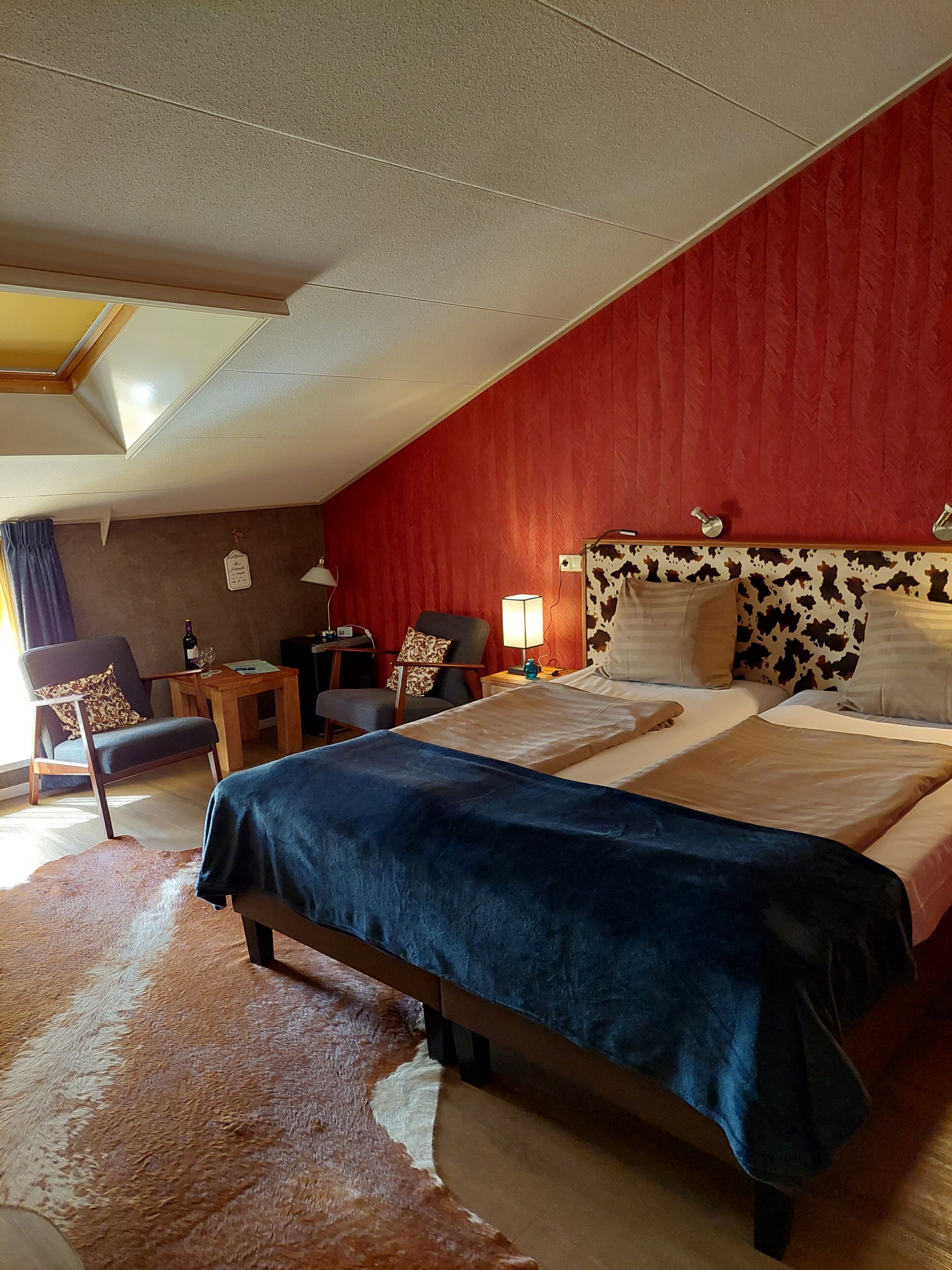 Comfort Double Room, 2 Single Beds (witrik) | Free minibar, in-room safe, desk, laptop workspace