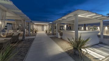 Playa privada en los alrededores, arena blanca