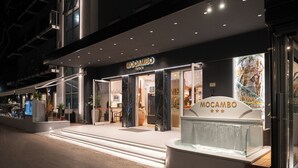 A modern hotel entrance with a prominent sign reading "MOCAMBO". - Hotel Mocambo (Riccione)