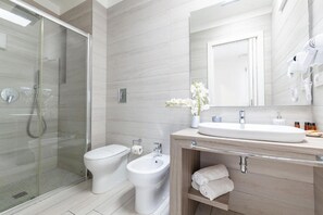 Shower, free toiletries, hair dryer, bidet - Relais Regina Rosanna (Gallipoli)