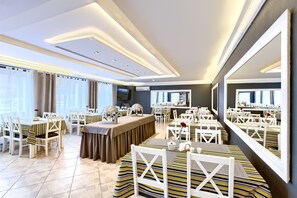 Tägliches Frühstücksbuffet (20.00 PLN pro Person)