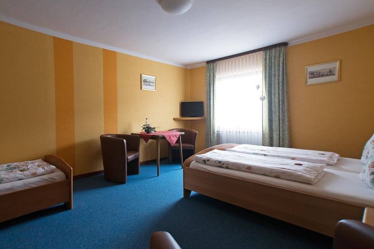 Single Room | Desk, iron/ironing board, free cribs/infant beds, free WiFi