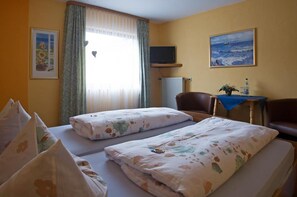 Desk, iron/ironing board, free cribs/infant beds, free WiFi - Hotel Loreleyblick (Sankt Goar)