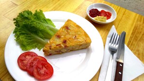 Dining - Hobbit Hostel Dalat (Xuan Huong - Da Lat)