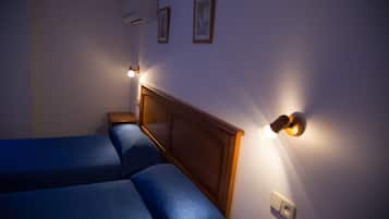 Habitació doble o amb dos llits individuals | Cortines opaques, bressols gratuïts, llits addicionals i wifi gratuïta