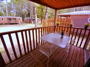 Terrace/patio - Camping L'Art De Vivre (Chateauneuf-du-Pape)