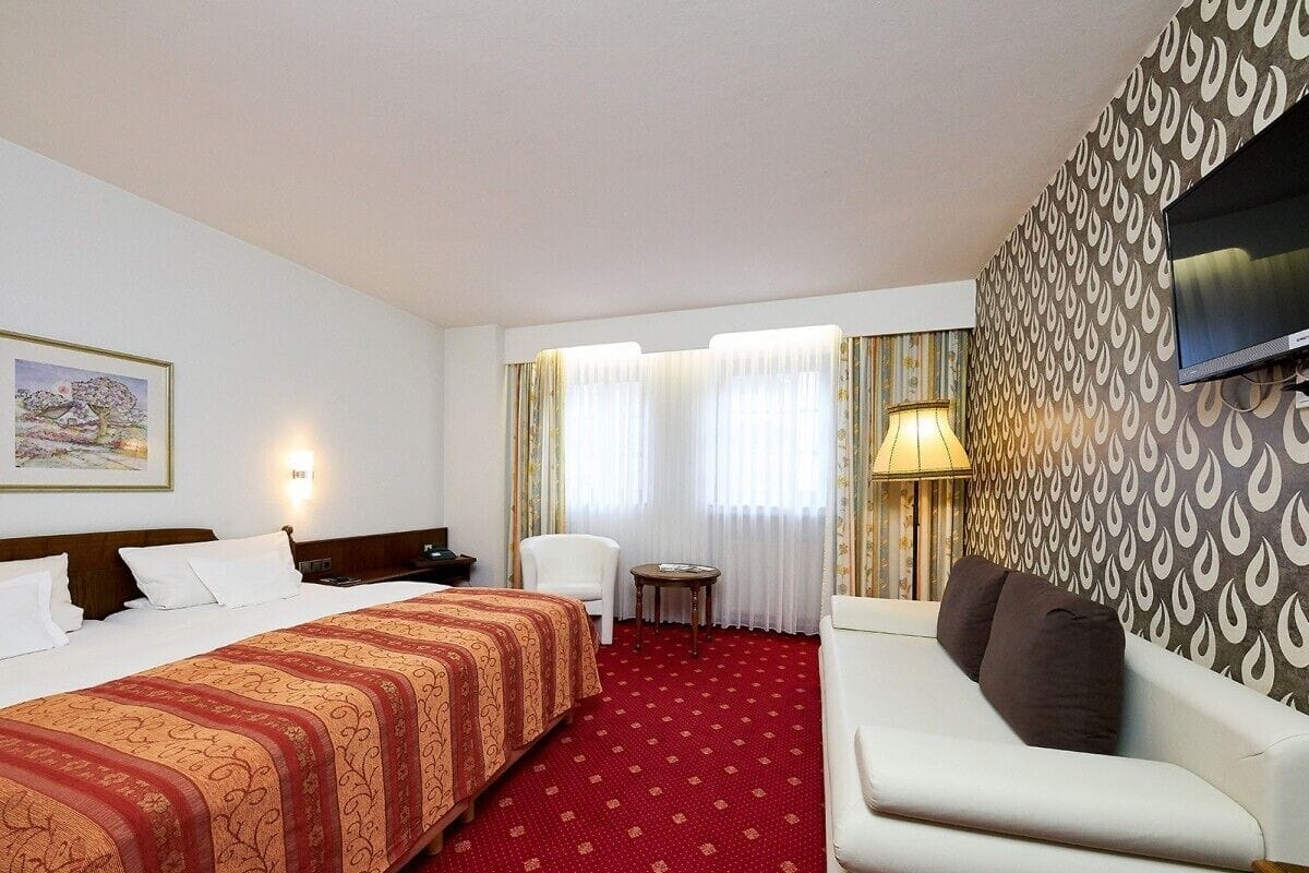 Desk, free cots/infant beds, free WiFi, bed sheets