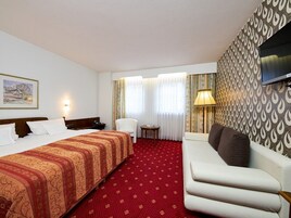 Desk, free cribs/infant beds, free WiFi, bed sheets