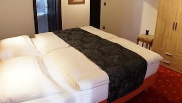 Standard-Doppelzimmer | Schreibtisch, kostenlose Babybetten, kostenloses WLAN, Bettwäsche