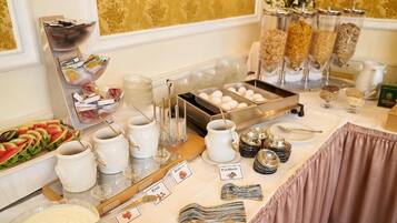 Schreibtisch, kostenlose Babybetten, kostenloses WLAN, BettwÀsche