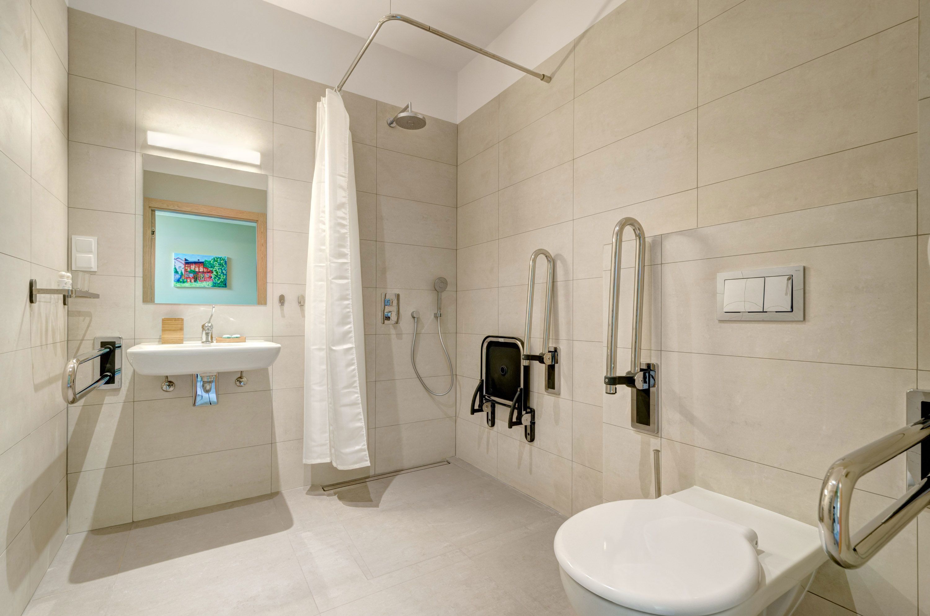 Ein modernes Badezimmer mit Dusche, Toilette und Waschbecken.