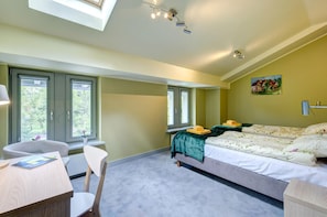 Premium bedding, desk, iron/ironing board, free WiFi