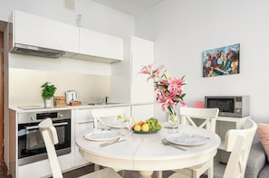 Deluxe Apartment, 1 Queen Bed with Sofa bed, Non Smoking, City View | Private kitchen | Fridge, stovetop, coffee/tea maker, electric kettle - ShortStayPoland Krucza - B34 (Warsaw)