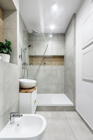 Deluxe Apartment, 1 Queen Bed with Sofa bed, Non Smoking, City View | Bathroom - ShortStayPoland Krucza - B34 (Warsaw)