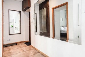 Apartamento Deluxe, 1 cama de matrimonio con sofá cama, no fumadores, vistas a la ciudad | Ropa de cama de alta calidad y tabla de planchar con plancha