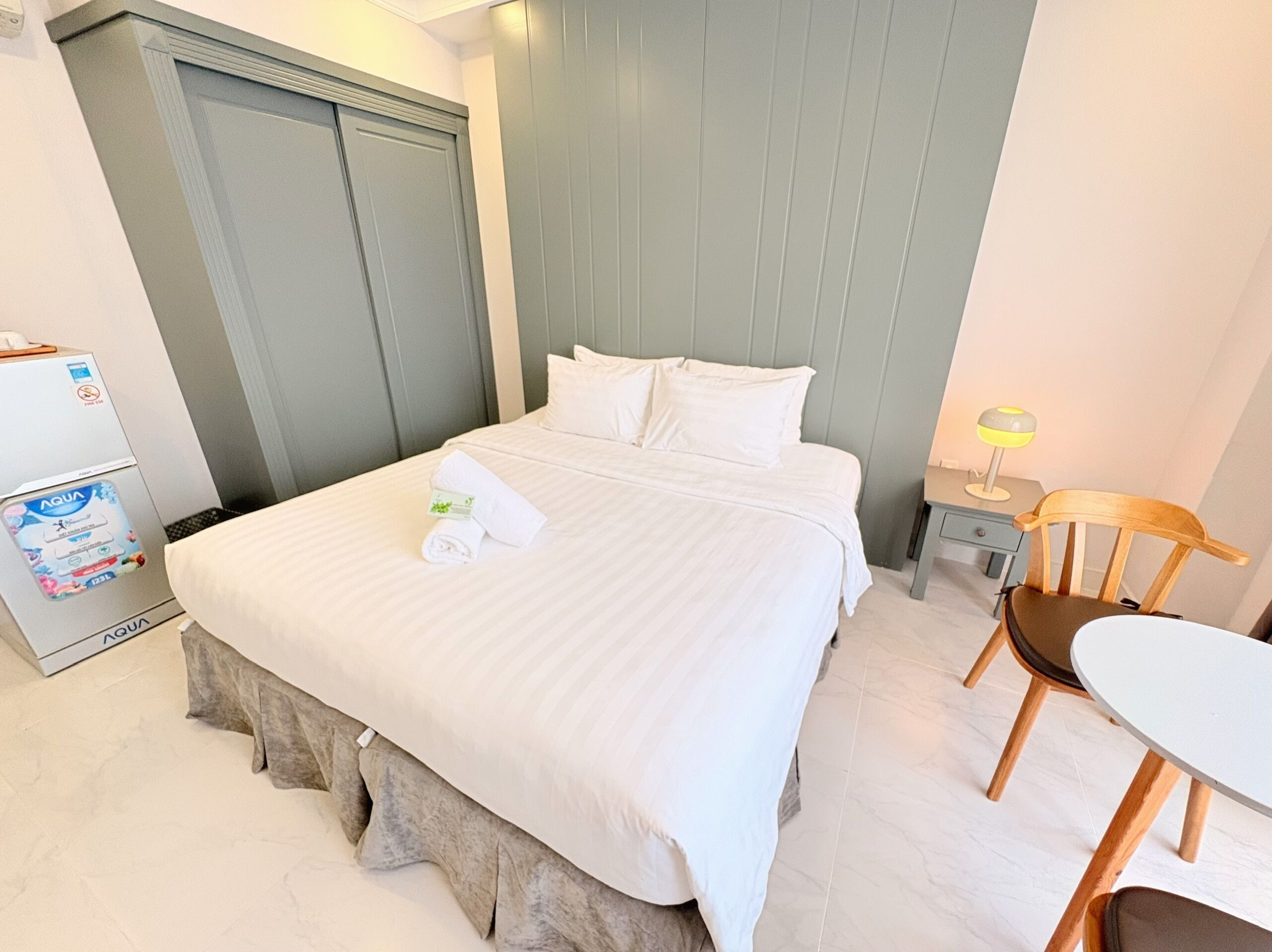 superior double room, 1 king bed, city view | free minibar items, in-room safe, desk, iron/ironing board