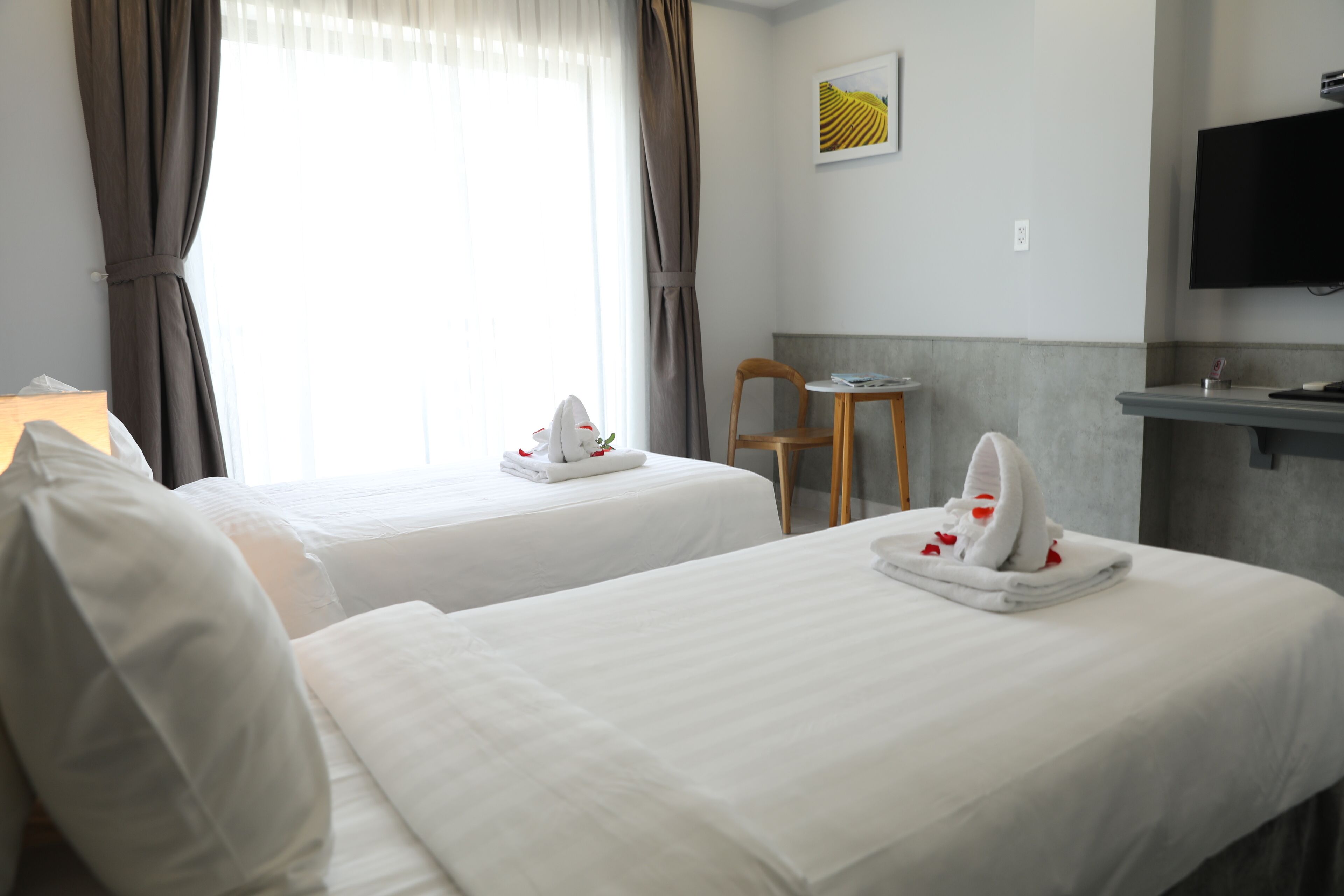 2 single bed | free minibar items, in-room safe, desk, iron/ironing board