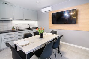 65-inch flat-screen TV with satellite channels, ping pong - Enklawa Mikołajki (Mikolajki)