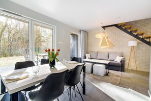 Comfort Villa, 2 Bedrooms (with tub) | Garden view