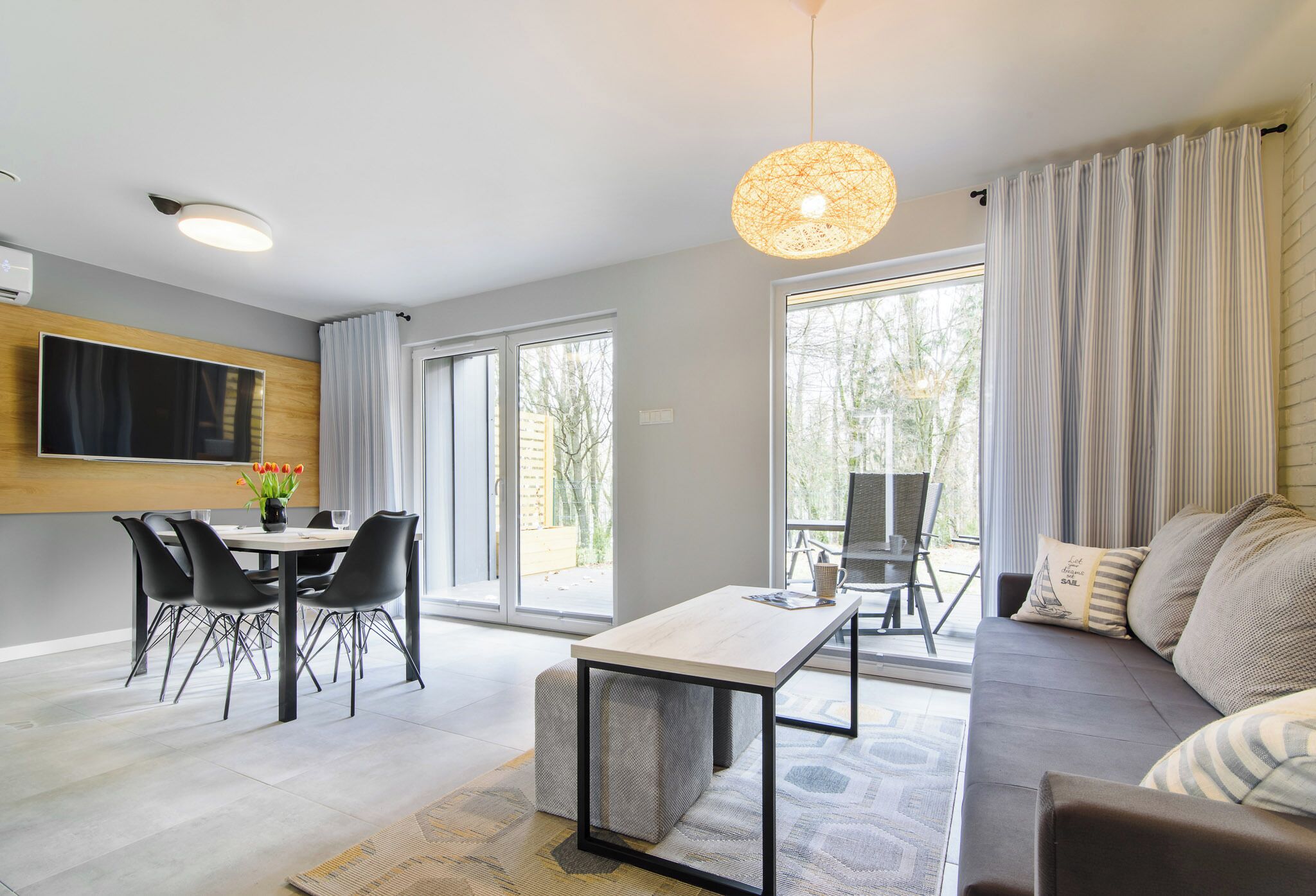 2 slaapkamers, luxe beddengoed, een kluis op de kamer, een bureau