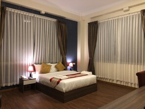 Quarto casal ou duplo luxo | Frigobar, escrivaninha, camas extras/dobráveis (sobretaxa)