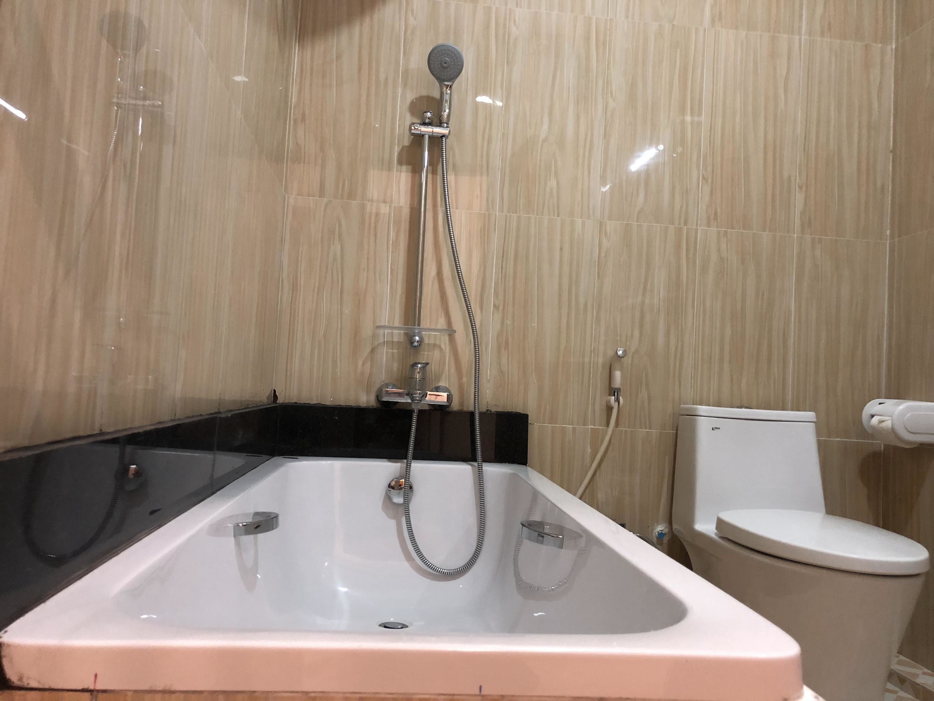 family room | bathroom | free toiletries, slippers, towels