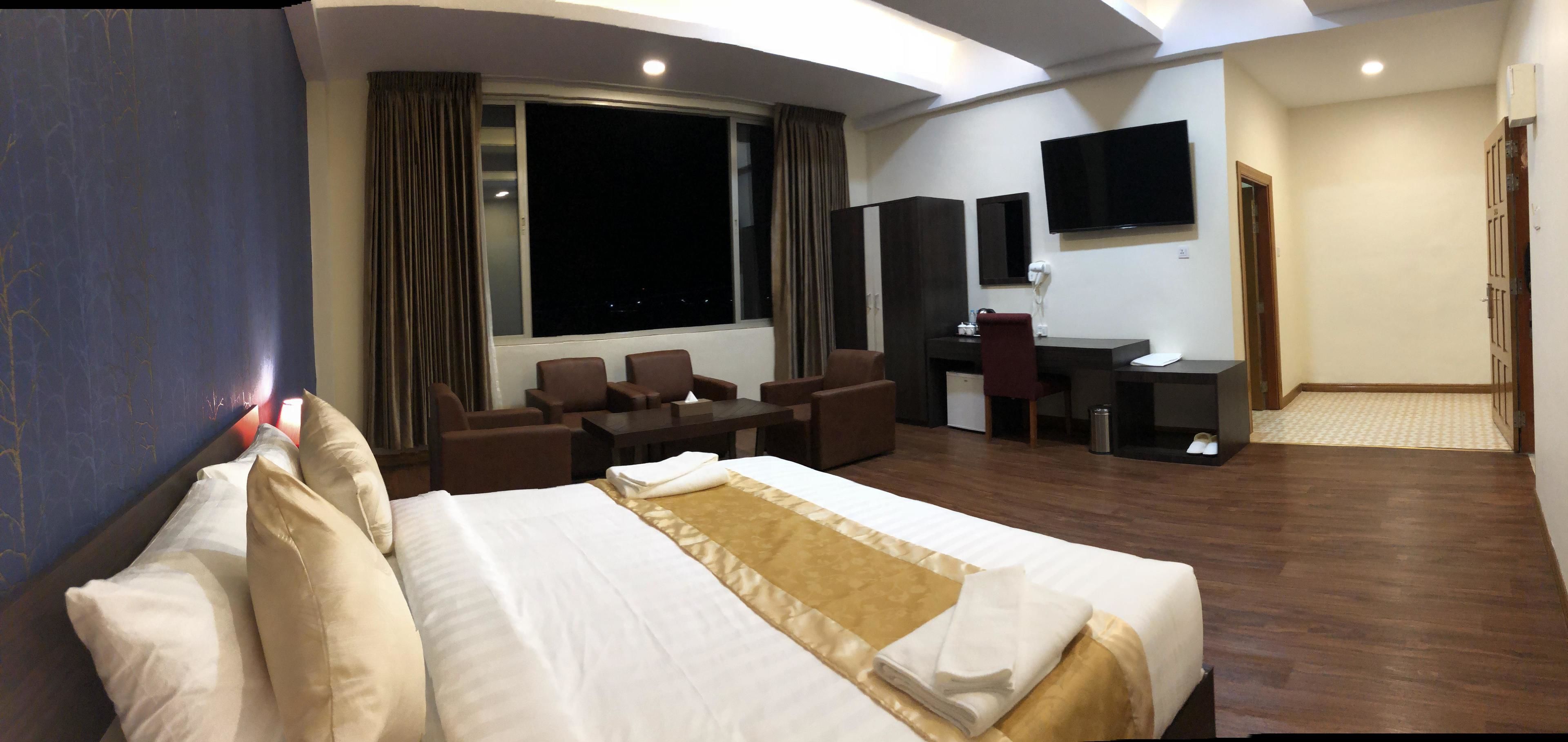 junior suite | minibar, desk, rollaway beds, free wifi