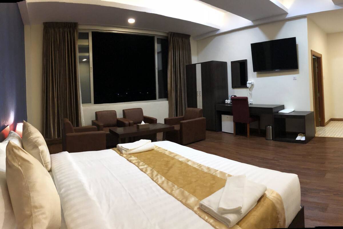 junior suite | minibar, desk, rollaway beds, free wifi