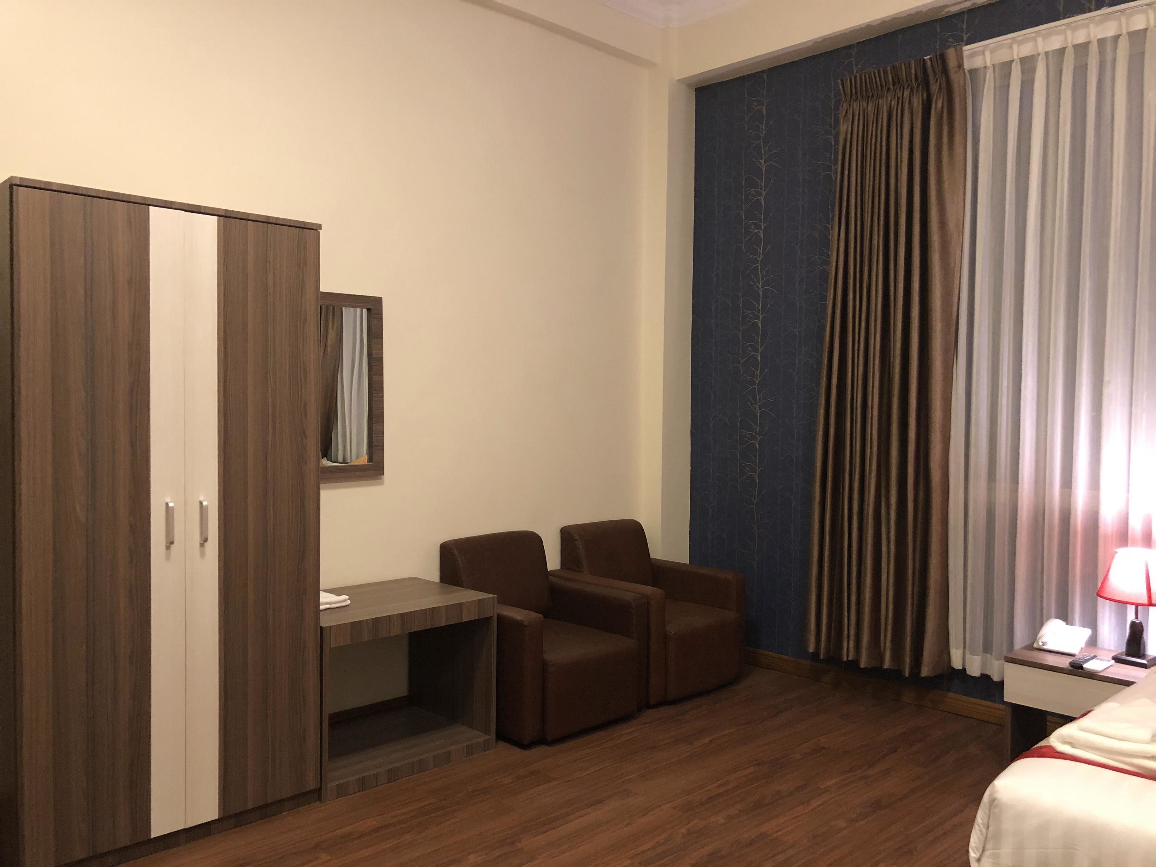 deluxe double or twin room | minibar, desk, rollaway beds, free wifi