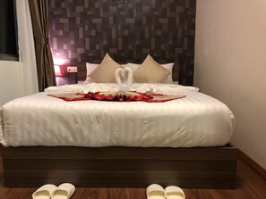 Minibar, desk, rollaway beds, free WiFi - Hotel KS (Mawlamyine)