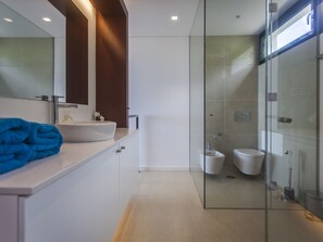 Luxury House, Ensuite, Sea View (Casa Frangipani) | Bathroom - Quinta Golfinho (Calheta)