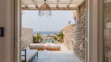 Suite Junior, idromassaggio, vista mare | Biancheria da letto di alta qualità, materassi a doppio strato