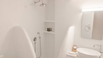 Ducha, artículos de tocador gratuitos, secador de pelo, batas