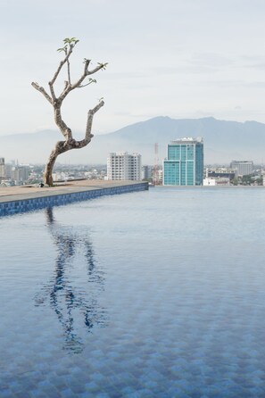 Outdoor pool, sun loungers - Janevalla Bandung (Bandung)